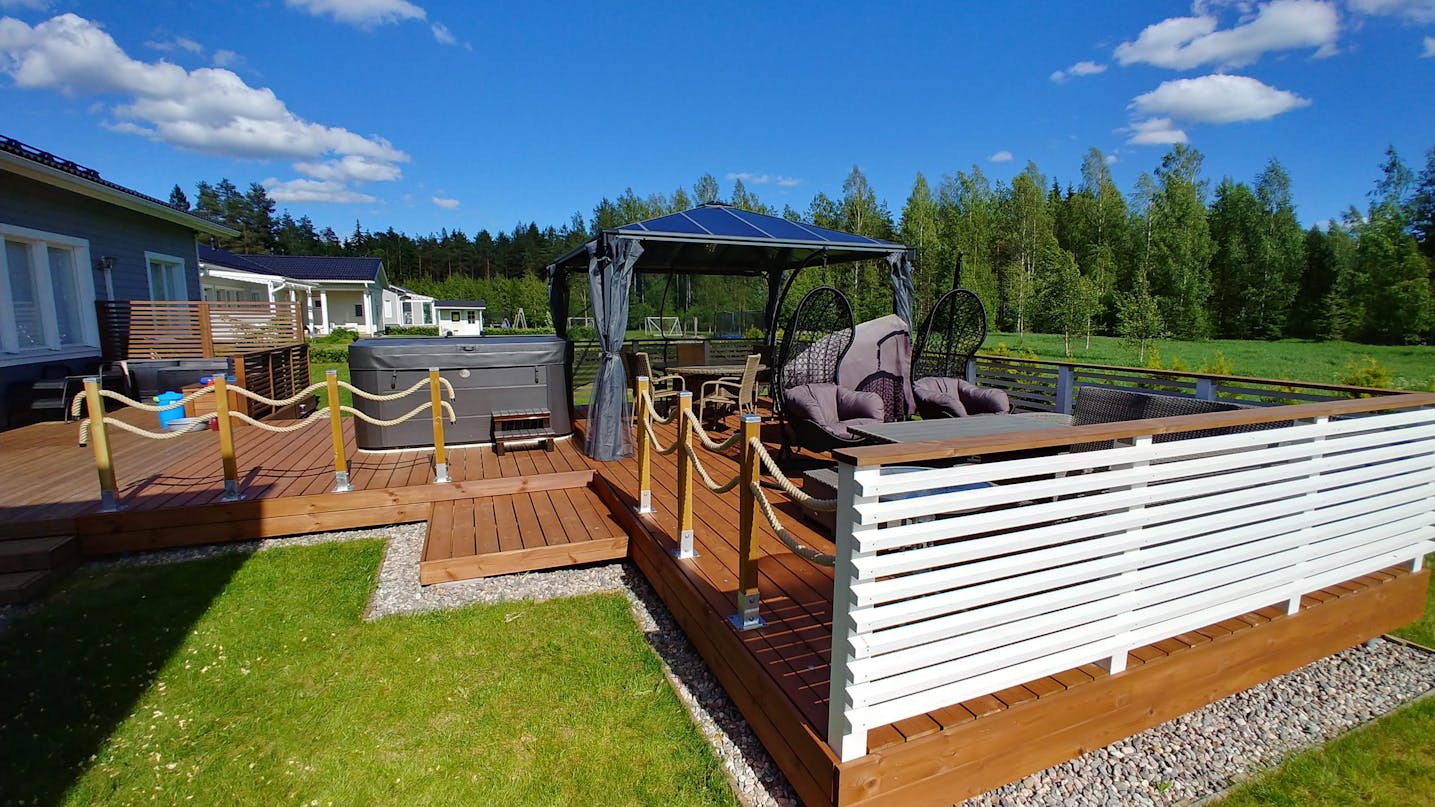 Udvidelse af terrasse med overdækning Udvidelse af terrasse med overdækning